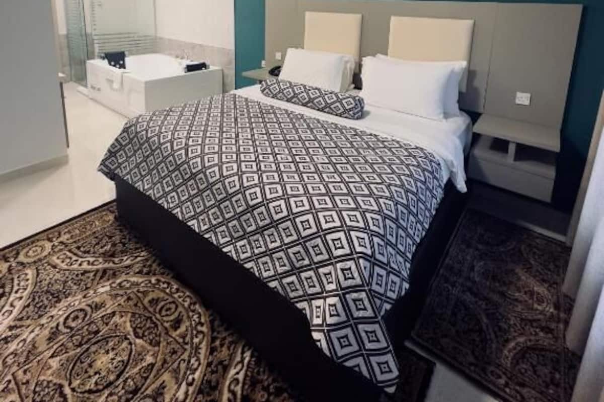 Familieværelse | Premium-sengetøj, skrivebord, lydisolering, gratis Wi-Fi