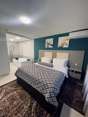 Phòng dành cho gia đình | Bộ đồ giường cao cấp, bàn, phòng cách âm 