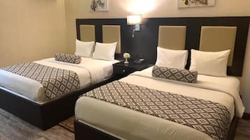 Habitación superior con 2 camas individuales | Ropa de cama de alta calidad, escritorio, insonorización y wifi gratis