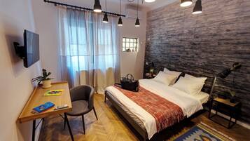 Comfort Double Room, Shared Bathroom | Iron/ironing board, free WiFi, bed sheets