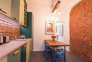 Fridge, microwave