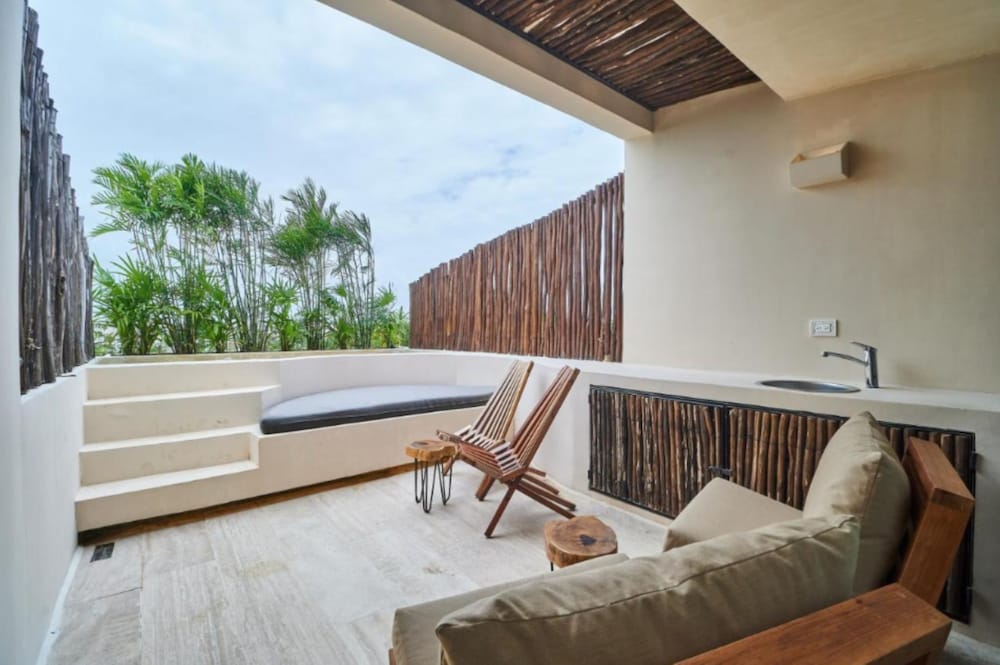 View of What Kind of Security Systems Are Available For Penthouses?