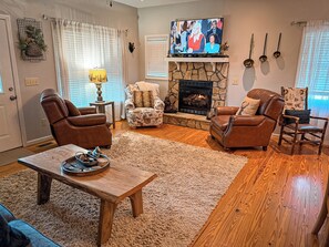 Smart TV, fireplace, table football, ping pong - December Nights Made Better with a Hot Tub & Mountain Air @ Bluff Mtn Retreat (West Jefferson)