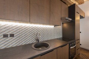 冷蔵庫、電子レンジ、オーブン、食器洗い機