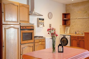 Suite, 2 lits doubles | Cuisine partagée | Mini réfrigérateur, micro-ondes, four, cafetiÚre/bouilloire