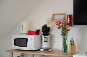 基础套房, 2 张双人床 | 婴儿床、免费 WiFi、床单