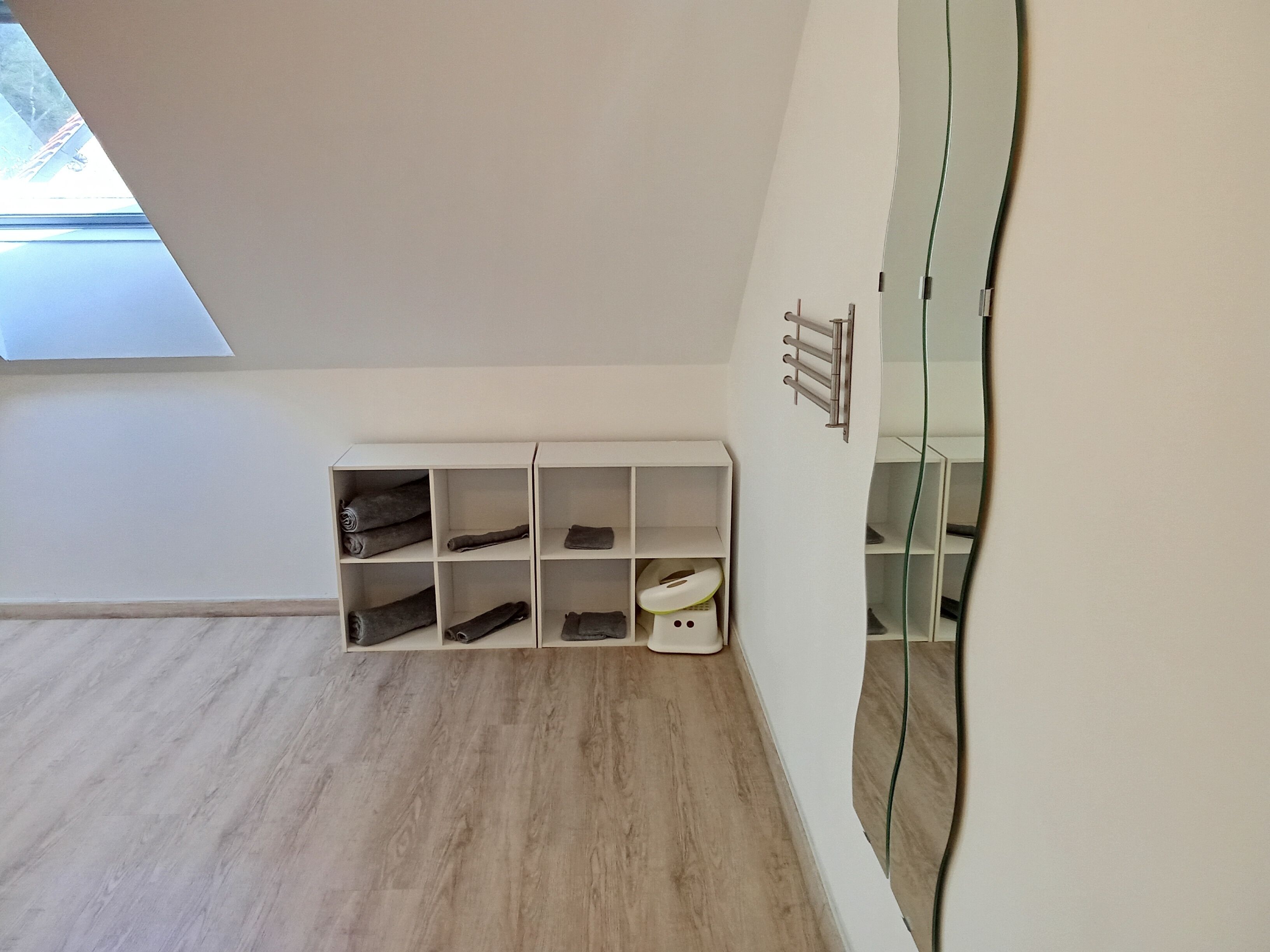 Ducha, artículos de tocador gratuitos, secador de pelo, toallas