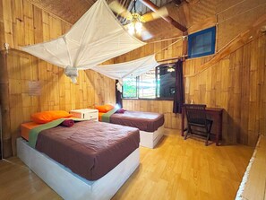 Chambre Deluxe double ou avec lits jumeaux, 1 lit double, non-fumeur, vue sur le jardin | Coffre-fort, accĂšs au Wi-Fi (inclus), literie fournie