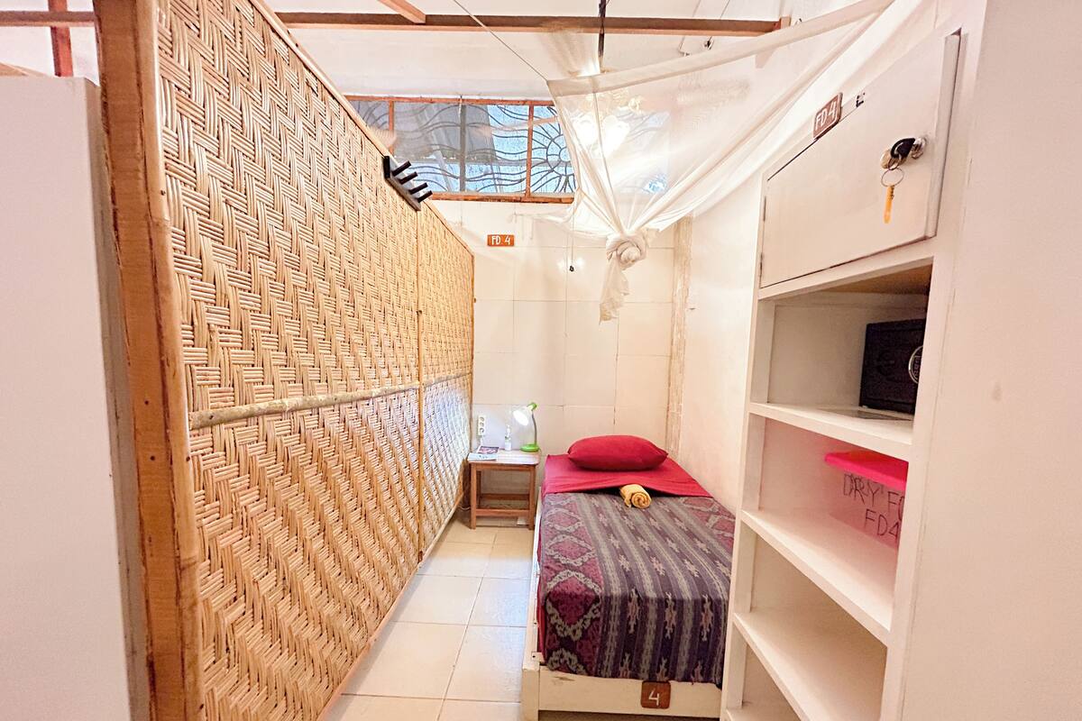 Dormitorio compartido estándar, dormitorio mixto | Caja fuerte, wifi gratis, ropa de cama