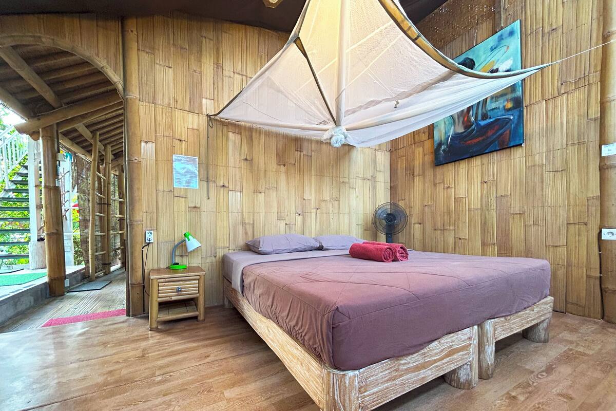 Habitación Deluxe con 1 cama doble o 2 individuales, 1 cama doble, no fumadores, vistas al jardín | Caja fuerte, wifi gratis, ropa de cama
