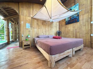 Deluxe-Doppel- oder -Zweibettzimmer, 1 Doppelbett, Nichtraucher, Gartenblick | Zimmersafe, kostenloses WLAN, Bettwäsche