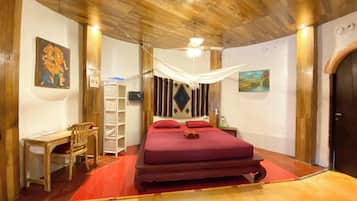 Habitación Deluxe con 1 cama matrimonial o 2 individuales | Caja de seguridad en la habitación, escritorio y wifi gratis