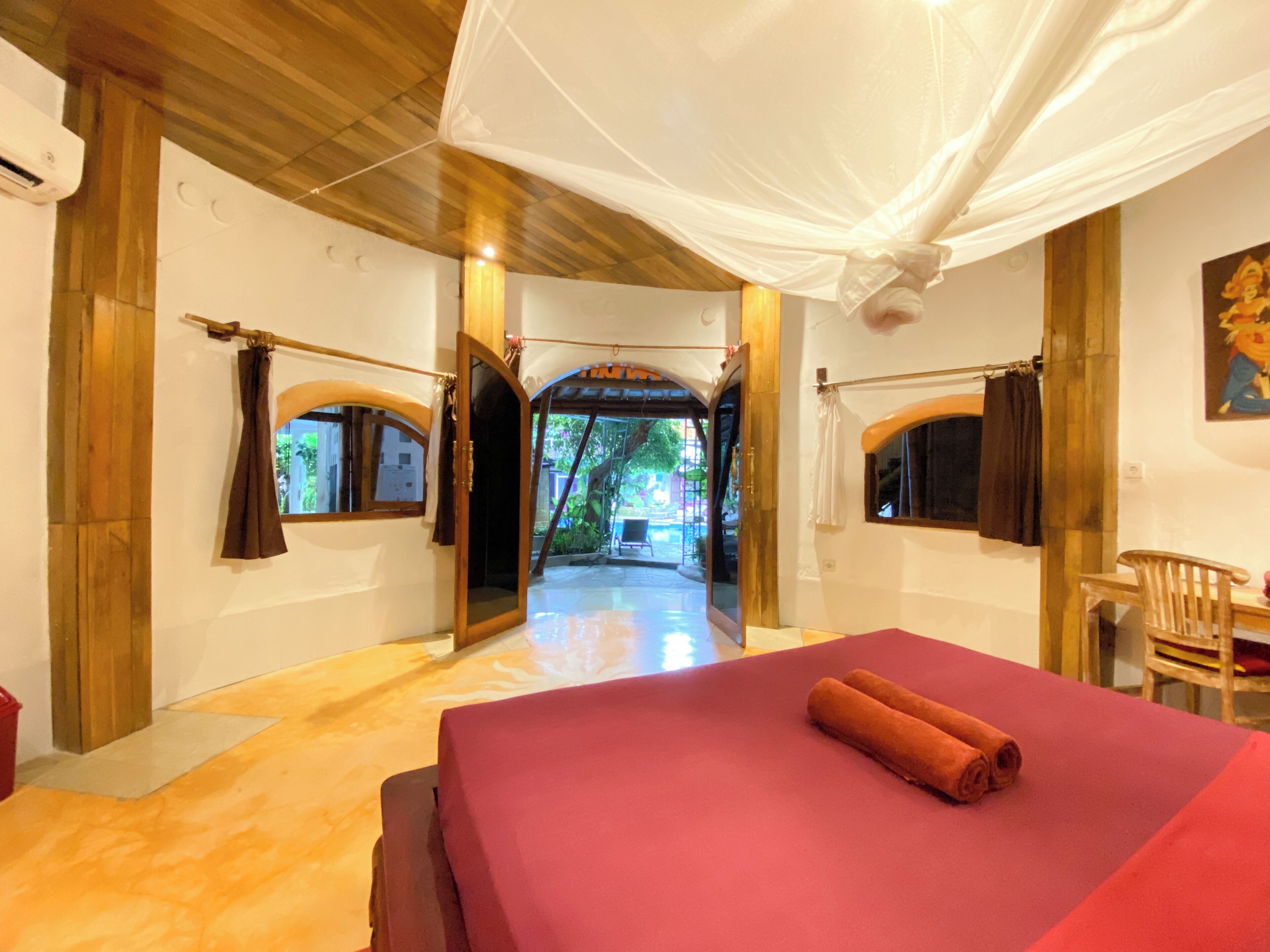 华丽双人房或双床房 | 客房内保险箱、免费 WiFi、床单