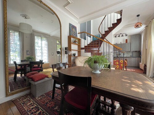 Maison, calme et verdure au centre historique. Transports à 5 mns.