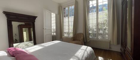 2 室のベッドルーム、アイロン / アイロン台、旅行用ベビーベッド、WiFi (無料)