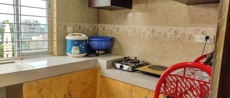 Fridge, oven, cookware/dishes/utensils
