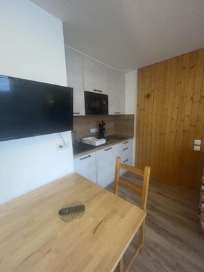 Kühlschrank, Mikrowelle, Ofen