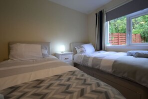 3 makuuhuonetta, silitysrauta/-lauta, Wi-Fi, vuodevaatteet