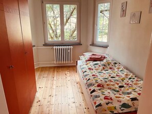 2 dormitorios, cuna de viaje, wifi gratis y ropa de cama