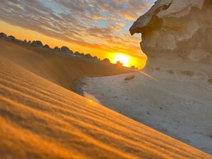 Free minibar items, in-room safe, blackout drapes, soundproofing - Thomas Cook pyramids  guest house (Giza)