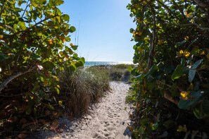 Private beach access - Private Beach Access w/Pool and Tennis! (Holmes Beach)
