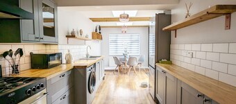 Brook House - Emsworth  -  a cottage that sleeps 6 guests  in 3 bedrooms