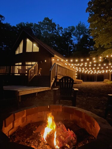 Fully remodeled cottage on private wooded setting, minutes from golf and skiing!