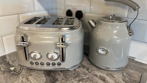 Coffee and/or coffee maker - Manhay Farm Bijou- One-bedroom countryside cottage near Falmouth, Cornwall (Guest)