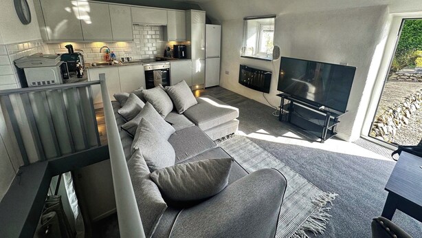 Living area - Manhay Farm Bijou- One-bedroom countryside cottage near Falmouth, Cornwall (Guest)