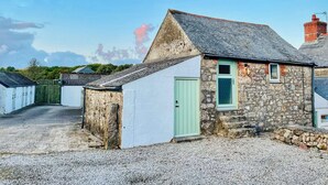 Exterior - Manhay Farm Bijou- One-bedroom countryside cottage near Falmouth, Cornwall (Guest)
