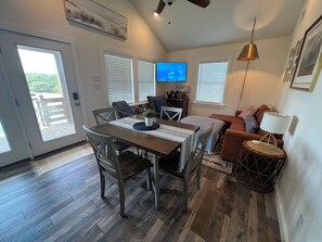 Dining - Vacation Cottage – Enjoy 4WD Beach, Hottub, Wild Horses & Canalfront Views (Corolla)