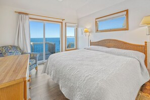 4 bedrooms, free WiFi, bed sheets - Soundfront Dog Friendly w/ Hot Tub, Windsports Access, Cmty Pool and Boat Ramp (Avon)
