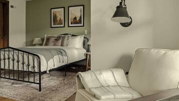 3 bedrooms, desk, iron/ironing board, WiFi