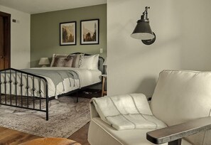3 habitaciones, escritorio, tabla de planchar con plancha y wifi 