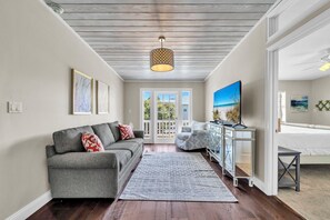 6 quartos, ferros/tábuas de passar roupa, Wi-Fi de cortesia