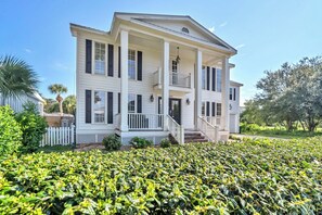 Exterior - Casa Blanca | Private Saltwater Pool • 500 Yards to Beach • 6 King Bedrooms • Sl (Destin)