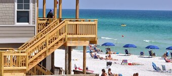 🌟Fully Renovated Townhome-500 steps to Beach-2BR Beach Within Reach🌟