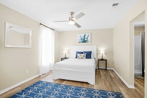 2 bedrooms, iron/ironing board, free WiFi, bed sheets - ❄️ Winter Snowbird Discount | Fully Renovated | 500ft to Beach | 2 BR - Beach Wi (Miramar Beach)
