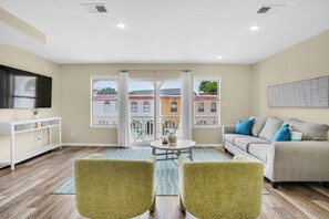 Smart TV - Fully Renovated | 500ft to Beach | 2 BR - Beach Within Reach (Miramar Beach)