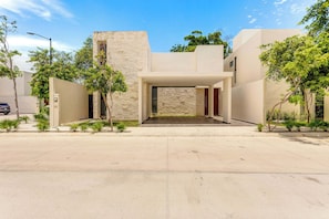 Exterior - Palmara Gated Townhome, Pool, Gym & Paddle (Playa del Carmen)