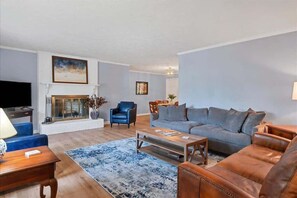 TV, fireplace, offices