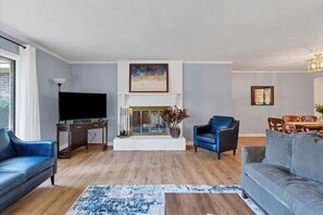 TV, peis og kontorer