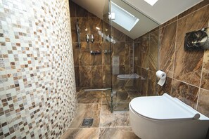 Deluxe Double Room | Bathroom