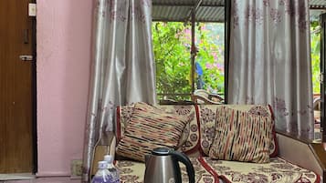 Deluxe suite, balkon, uitzicht op tuin | Woonruimte