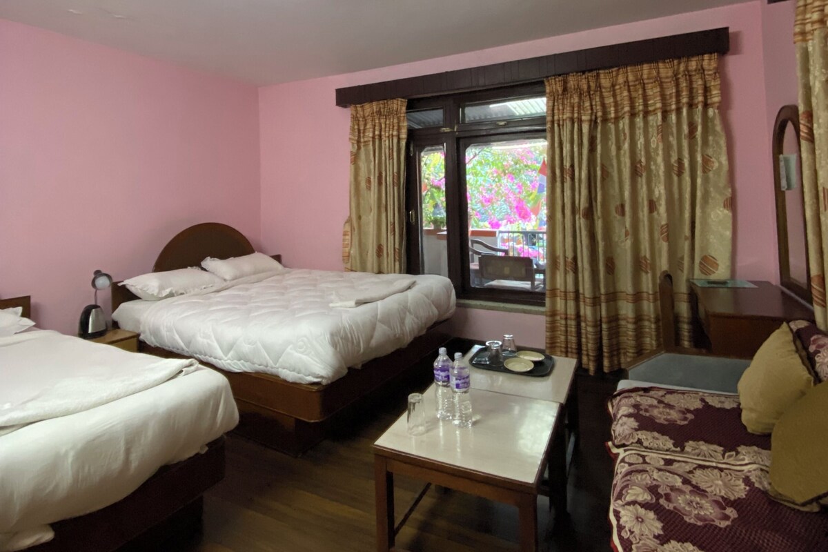 Junior Suite | Desk, WiFi (free), bed sheets