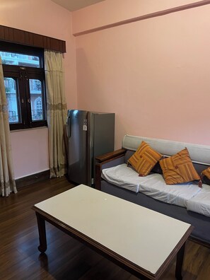 Deluxe-Doppel- oder -Zweibettzimmer | Minikühlschrank