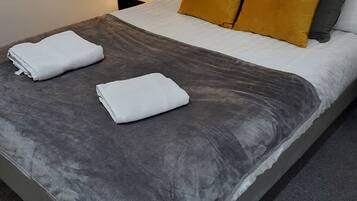 Apartment | 2 bedrooms, desk, free WiFi