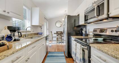 Jensen Beach Retreat, quaint 3 BR, block to the inter-coastal, 5 min to beach