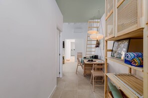 Interior - Avenca - Tiny House 4 Beach & Surf Lisbon Getaway (Parede)