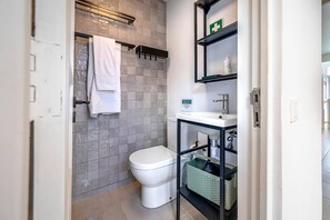 Luokittelematon kuva, 5 kautta 27, painike